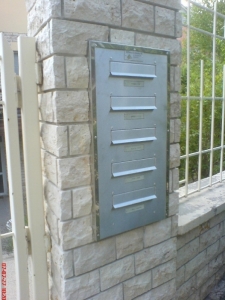 Kültéri postaláda utcai oldal Kültéri postaláda utcai oldal