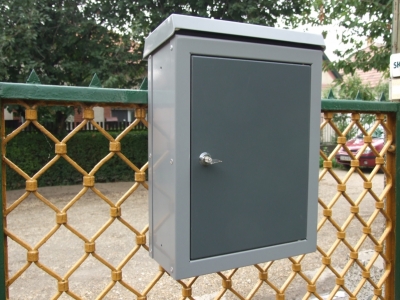 Kültéri postaláda kerítésre Kültéri postaláda kerítésre