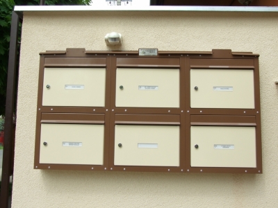Kültéri álló postaláda Kültéri álló postaláda