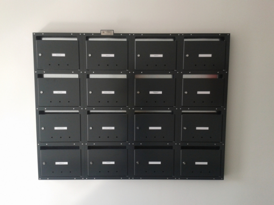 Álló postaláda fekete Álló postaláda fekete