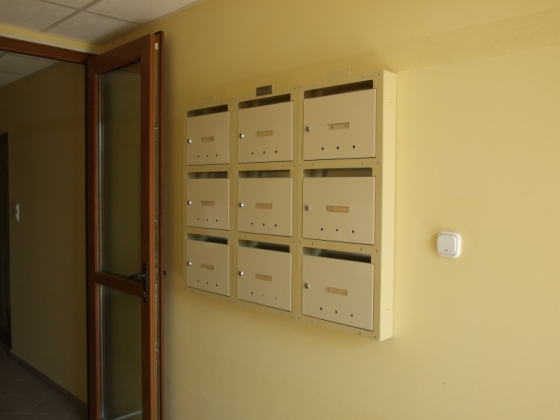 Álló postaláda porszort Álló postaláda porszort