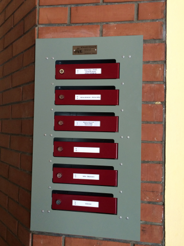 Süllyesztett fekvő postaládák Süllyesztett fekvő postaládák